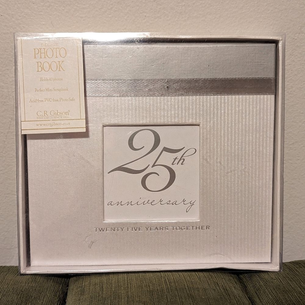C.R. Gibson Silver 25 years anniversary Deluxe Photo Album Book Scrapbook